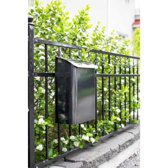 Postilaatikko metallinen lukittava välikannella