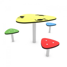 Pöytä ja 3 istuinta hiekkalaatikkoon